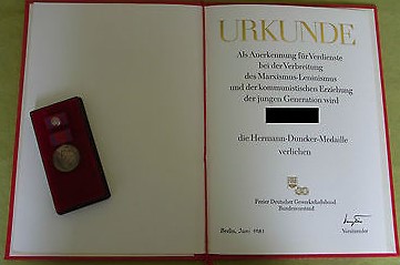 DDR-Medaille-Urkunde-FDGB-Hermann-Duncker-Medaille (2).jpg