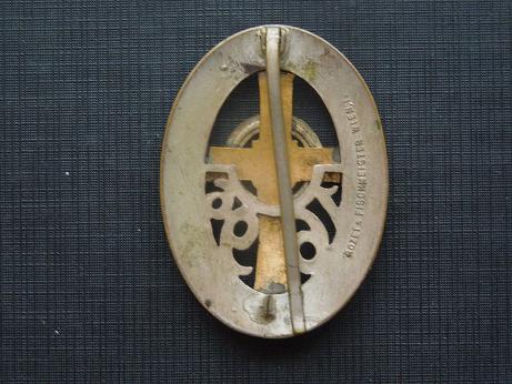 odznak-zadní strana.JPG