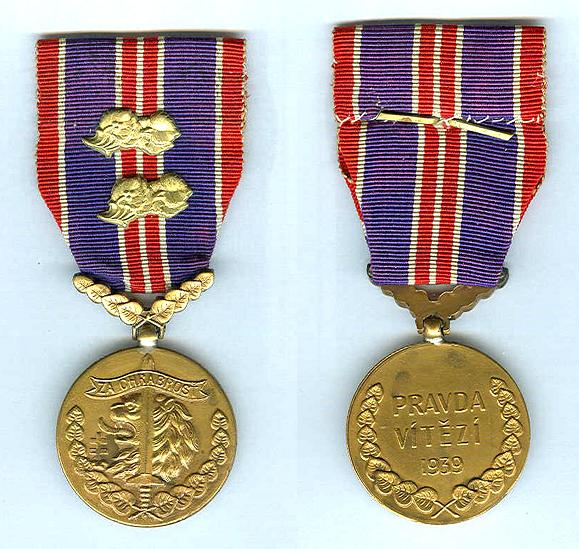 s. med. Za chrabrost, lond. vydanie, svetly bronz, 2x lip. rat., obr. 2.JPG