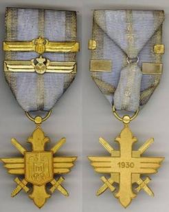 zlatý kříž s meči.JPG