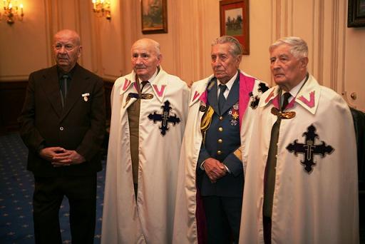 3_Presedintele_ANVR_si_reprezentantii_Asociatiei_Cavalerilor_Ordinului_Mihai_Viteazul.sized_1_[1].jpg