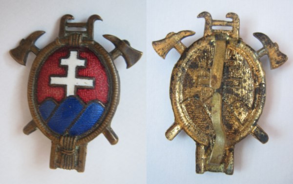 čiapkový odznak.jpg