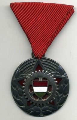 stříbrný.jpg