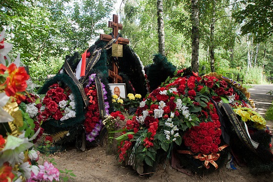 800px-Anatoly_Lebed_(grave).jpg