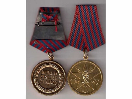 MEDALJA-ZASLUGE-ZA-NAROD-SFRJ_slika_XL_2903819.jpg