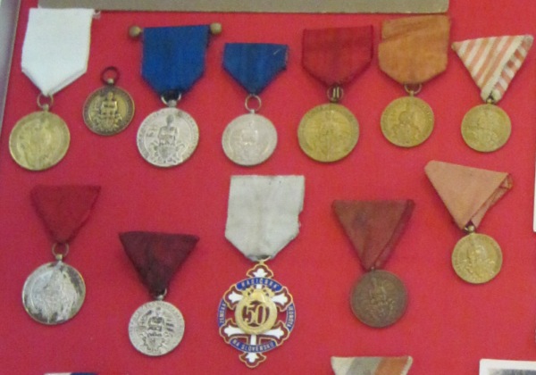 služobné medaile.jpg