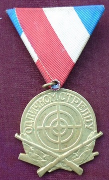 jna-medalja-odlicnom-strelcu-slika-42582910.jpg