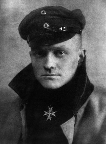 Freiherr_Rittmeister_von_Richthofen__Baron_Captain_Manfred_von_Richthofen,_circa_1917_-_540163_restored.jpg