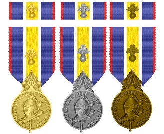 Médaille_de_la_Gendarmerie_nationale_driemaal.jpg