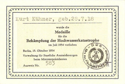 137b Medaille fĂĽr die BekĂ¤mpfung der Hochwasserkatastrophe im Juli 1954 (4).jpg