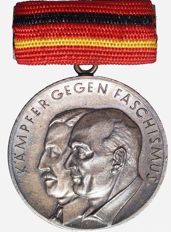 165a Medaille für Kämpfer gegen Faschismus 1933-1945 (5).JPG