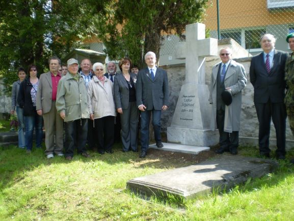 2. Schünzel_hrob_2014.jpg