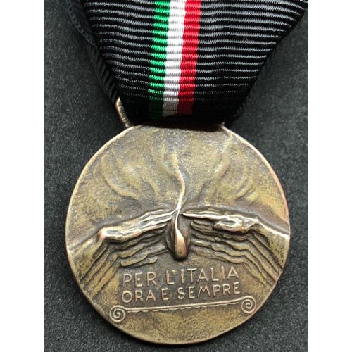 medaglia-per-la-campagna-fascista-1919-1922-per-l-italia-ora-e-sempre (1).jpg