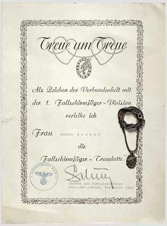 památka na mladé dámy i s dokladem.JPG