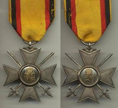 Reuss_Ehrenkreuz_4_Kl_mit_Schwertern_OEK_2009[1].jpg