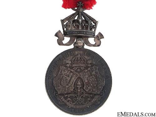 stříbrná s korunou.jpg