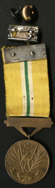 Med. Za hrdinstvo III. tr., Bz, malá stužka a kovová min (3).jpg