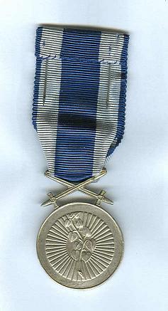 Cs. med. Za zasluhy I. st., lond. vyd. VM 13_A - var. nepopisana, Ag, pr. 31,5 mm, hr. 2,2 mm, vyska 44 mm, angl. etue, obr. 2.jpg