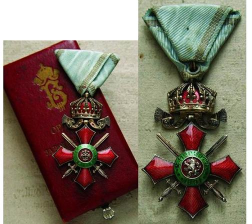 s korunou, válečná stuha.JPG