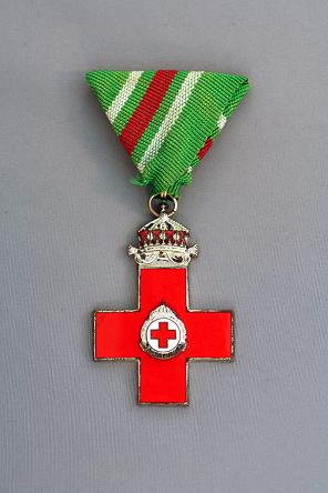 Stříbrný kříž s korunou.JPG