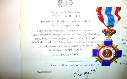 Pam. vojnový kríž 1941-45 s dekrétom, pozlát. kov, kríž  (1).jpg