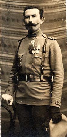 důstojník s jetonem na uniformě ukázka.JPG