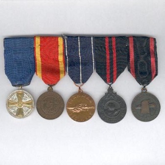 spona s medailí.jpg