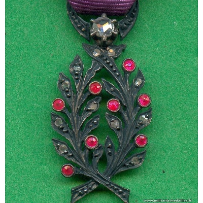reduction-de-la-medaille-de-chevalier-de-l-ordre-des-palmes-academiques-avec-brillant.jpg