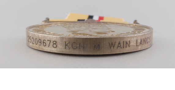 ukázka doplnění náležitosti na hraně medaile.png