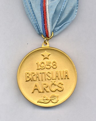 Pam. med. IV. MS v zoskoku padákom Bratislava 1958, etue, obr. 5.jpg