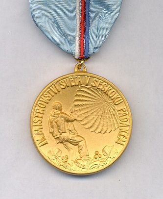 Pam. med. IV. MS v zoskoku padákom Bratislava 1958, etue, obr. 2.jpg