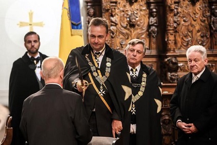 pasování mečem velmistra.jpg