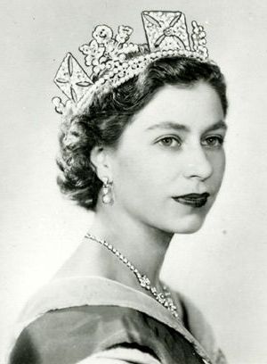 Queen_Elizabeth_II_Photographic_Portrait_by_Dorothy_Wilding.jpg
