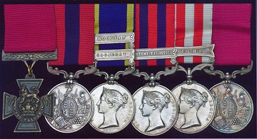 nádherná spona s Indickou medailí.jpg