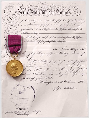 zlatá medaile s dokladem, prodaná v Mnichově za 3500 euro.jpg