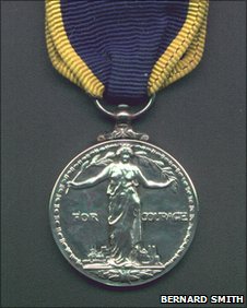 _48637531_medal.jpg