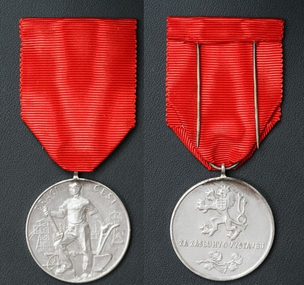 strieborná medaila_zdroj_vyznamenani.net.jpg