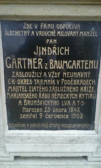 náhrobní kámen.jpg